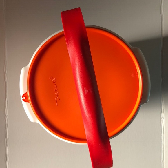 NWOT - Tupperware Container with Handle - Picture 5 of 5